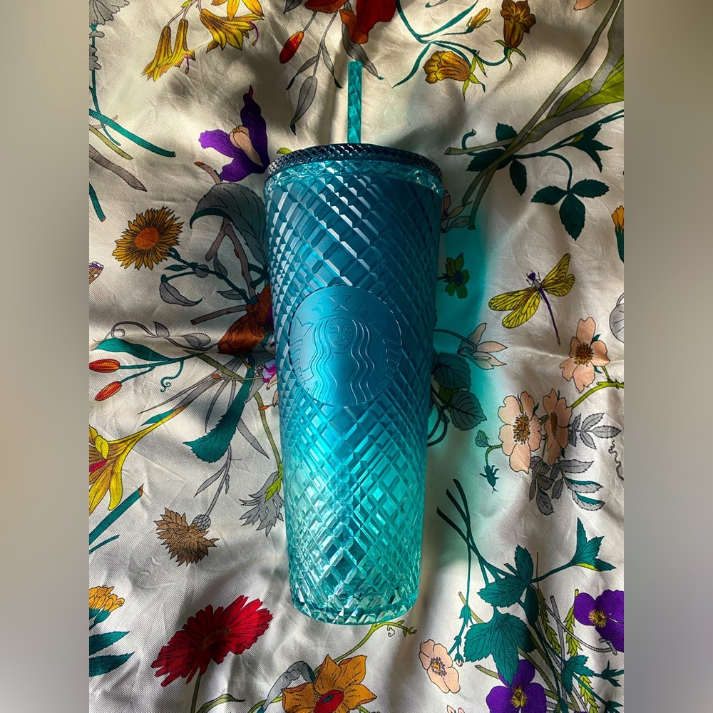 Starbucks Blue Ombré 2023  *Used twice. Size-Venti